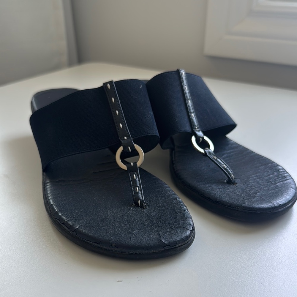 Mootsies Tootsies Black Sandals Comfortable Slip-On Design